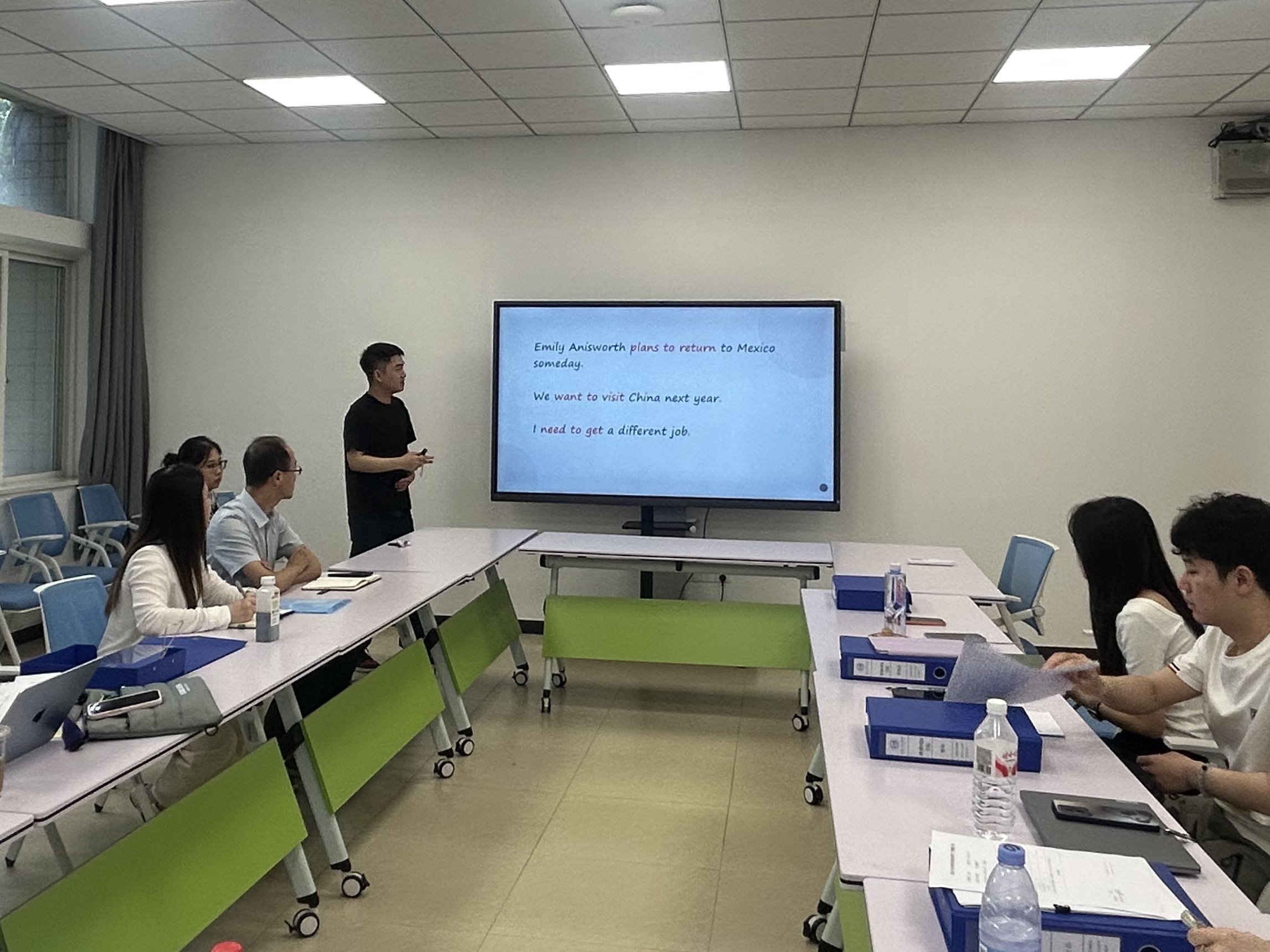 OXQw_1790669069990039539.jpg 官楚越.jpg