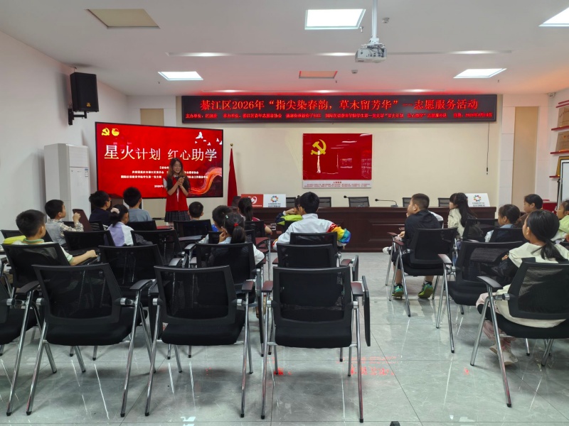 4.22指尖染春韵，草木留芳华｜学院前往新街子社区开展志愿服务活动(5).jpg