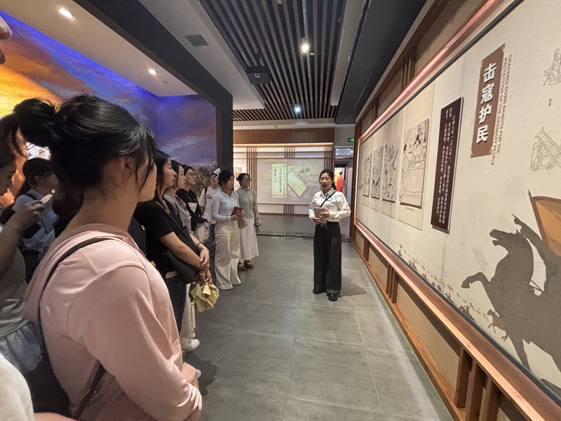 喻茂坚纪念馆参观图.jpg