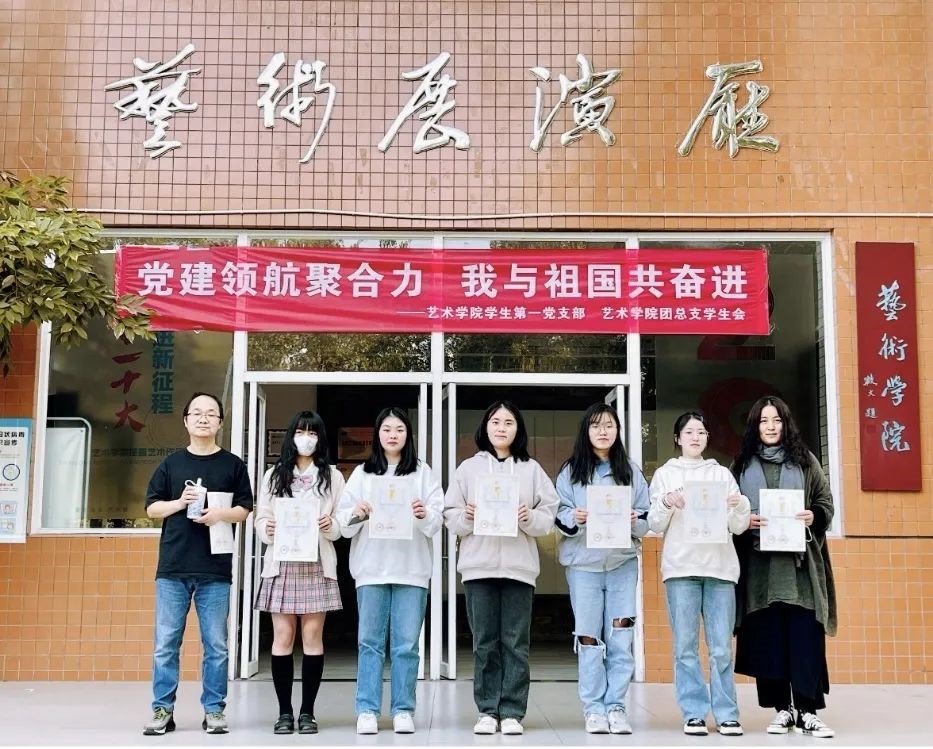 khMQ_1693983353339093218.jpg 000.jpg