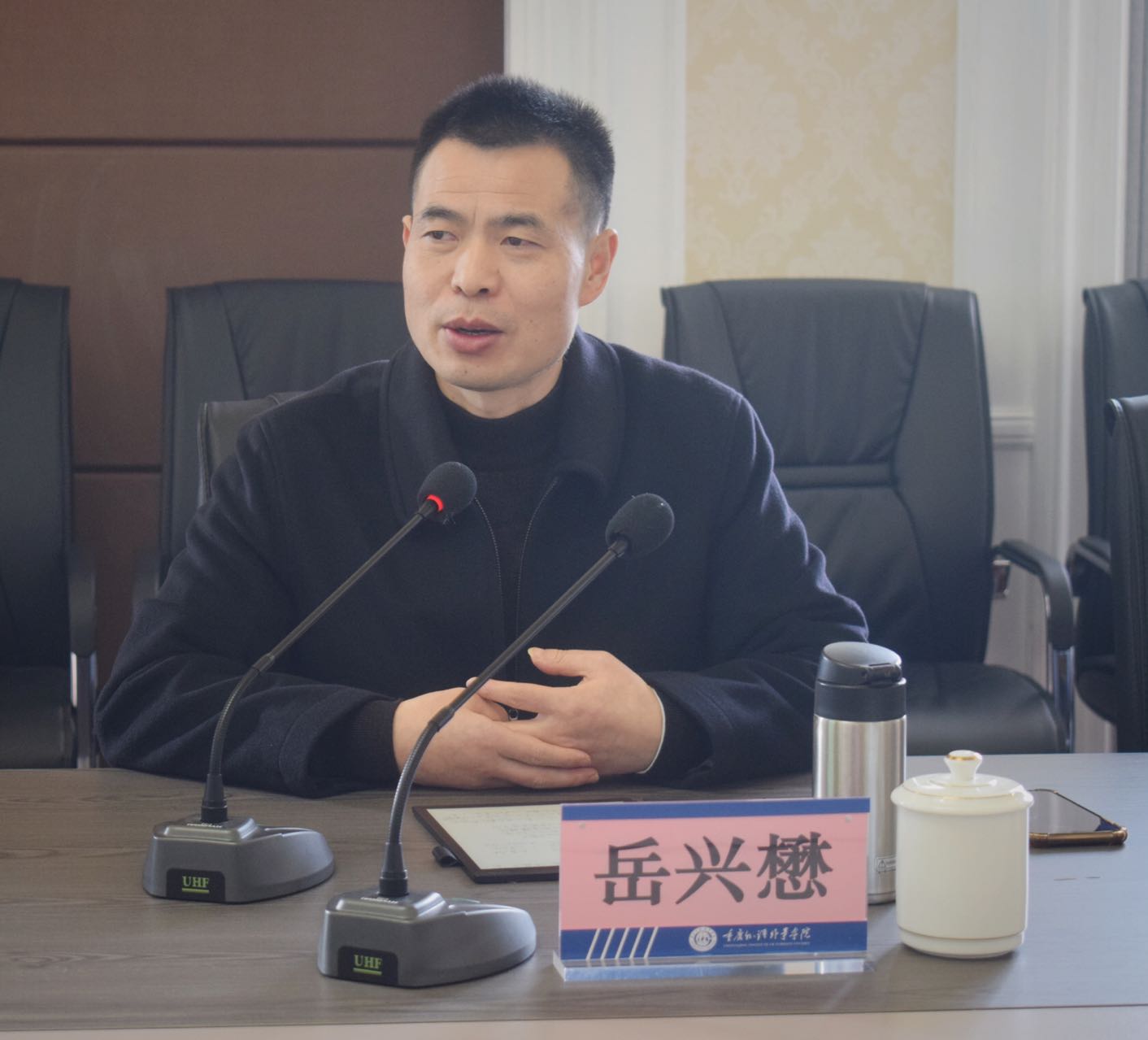 1637831464697975.jpg 个人特写.jpg